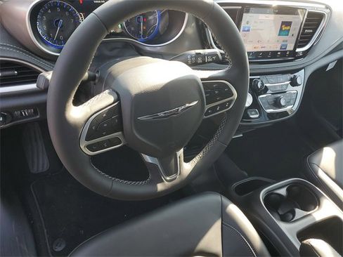 New 2026 Chrysler Pacifica Select image 19