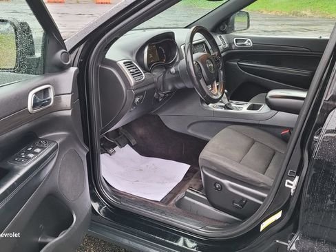 Used 2018 Jeep Grand Cherokee Laredo AWD/4WD image 18