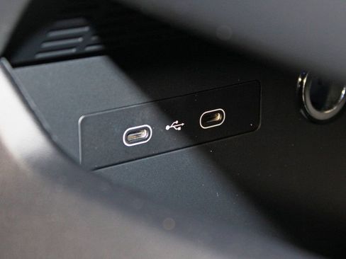 Certified 2025 Porsche Macan Turbo Electric image 34