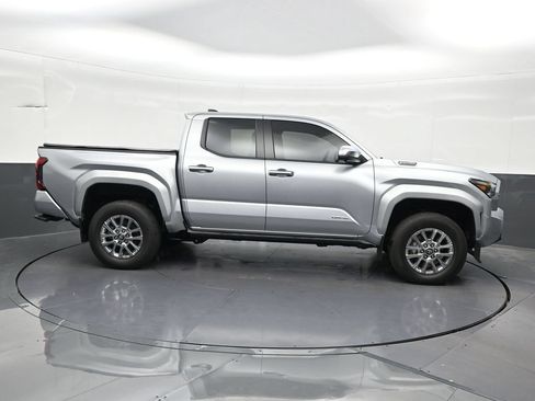 Used 2025 Toyota Tacoma Limited AWD/4WD image 7