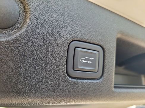 Used 2023 Chevrolet Equinox Premier AWD/4WD image 30