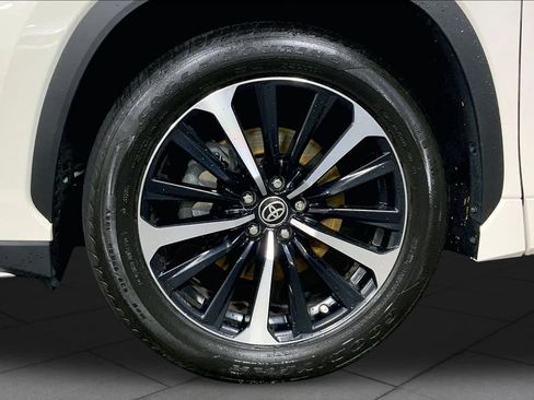 Used 2021 Toyota Highlander XSE AWD/4WD image 11