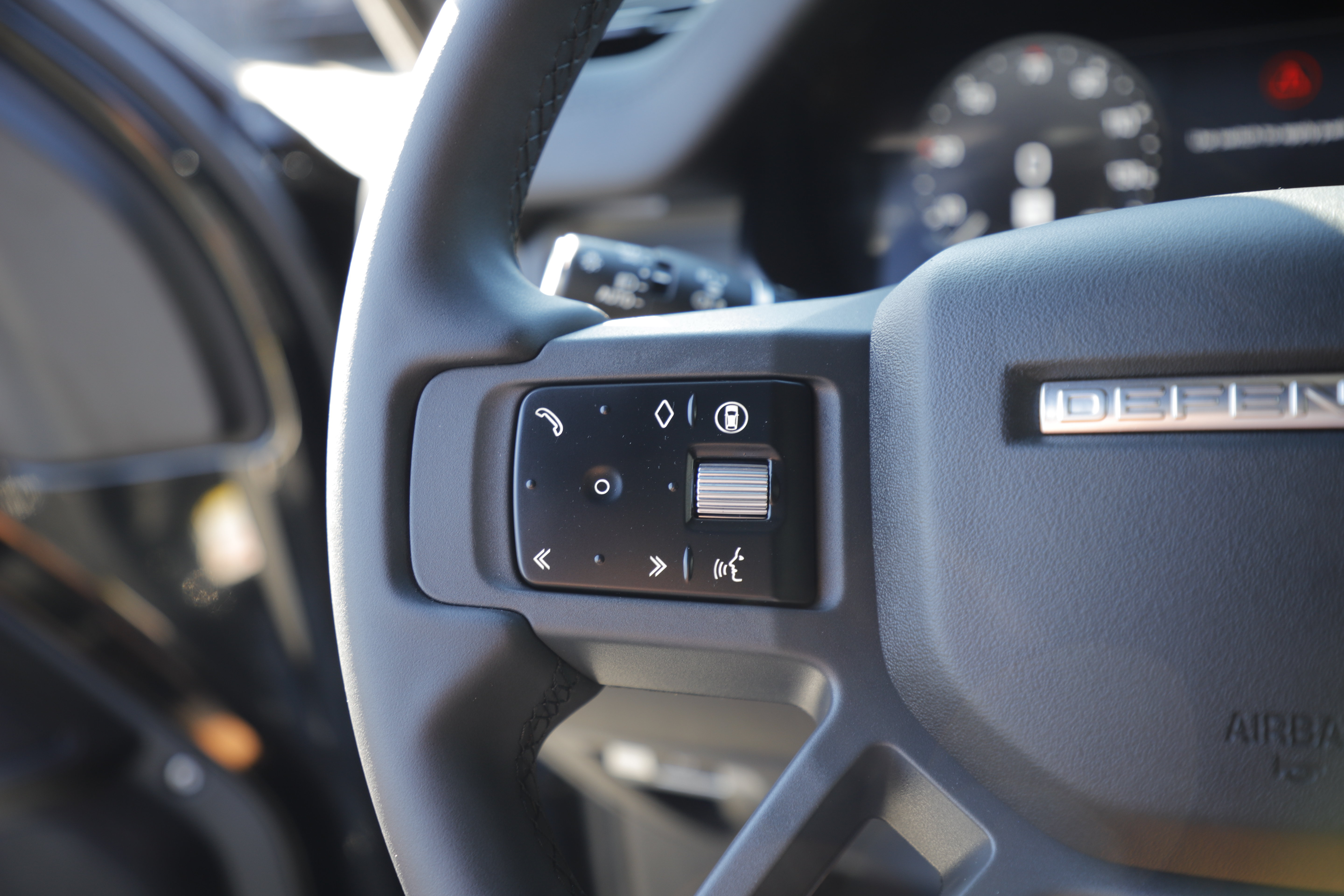 New 2026 Land Rover Defender 110 X-Dynamic SE AWD/4WD image 22