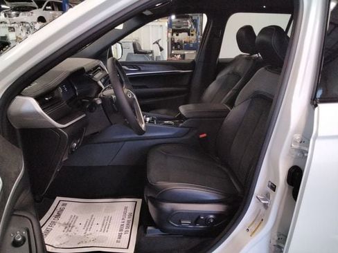 New 2026 Jeep Grand Cherokee Altitude image 9