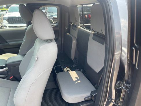 Used 2019 Toyota Tacoma SR5 AWD/4WD image 14