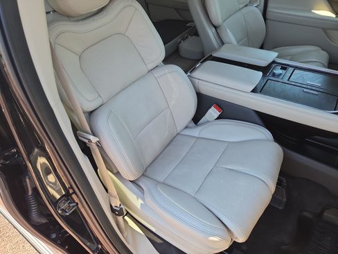 Used 2021 Lincoln Navigator L Reserve w/ Luxury Package AWD/4WD image 16
