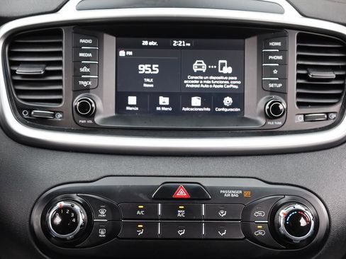 Used 2019 Kia Sorento FWD image 36