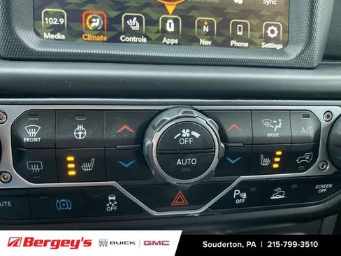 Used 2021 Jeep Wrangler Unlimited Sahara image 38