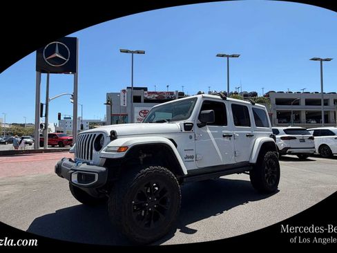 Used 2022 Jeep Wrangler Unlimited Sahara w/ Cold Weather Group AWD/4WD image 1