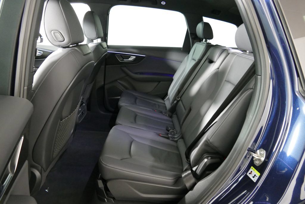 Used 2025 Audi Q7 2.0T Premium w/ Convenience Plus Package AWD/4WD image 31
