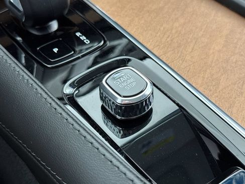Certified 2023 Volvo XC90 T8 Plus AWD/4WD image 23