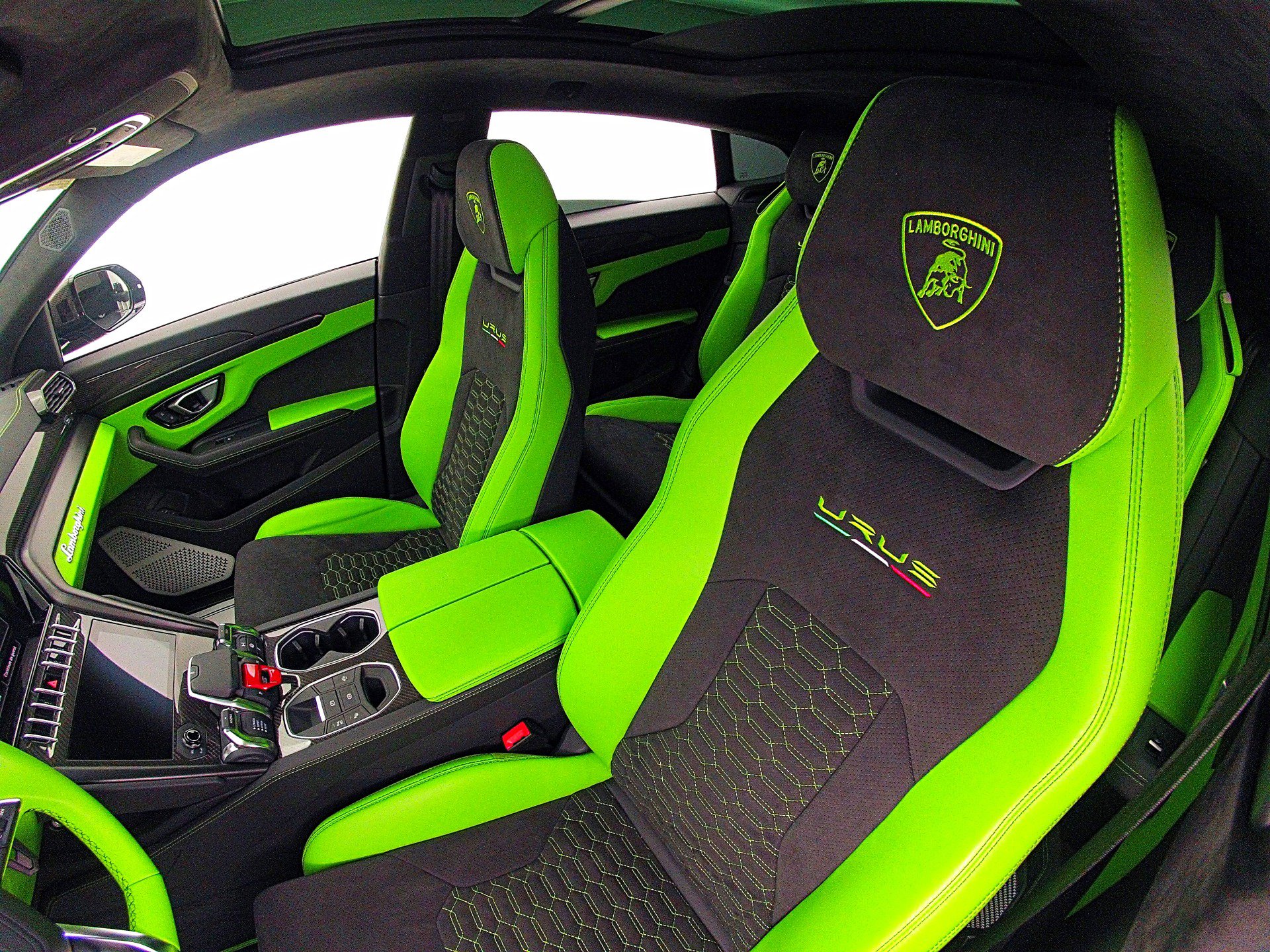 Used 2022 Lamborghini Urus AWD/4WD image 21