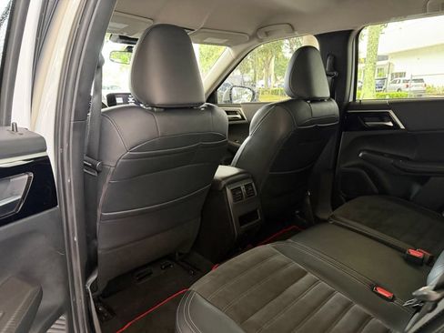 Used 2023 Mitsubishi Outlander SE AWD/4WD image 36
