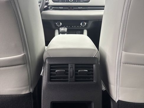 New 2025 Mitsubishi Outlander SE image 30