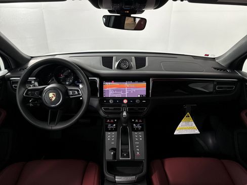 Certified 2025 Porsche Macan image 25