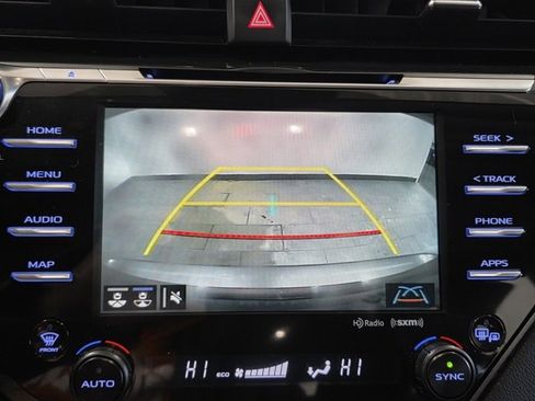 Used 2019 Toyota Camry XLE image 19