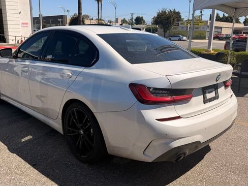 Used 2022 BMW 330i Sedan w/ M Sport Package RWD image 3