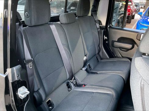 Used 2025 Jeep Gladiator Sport image 18