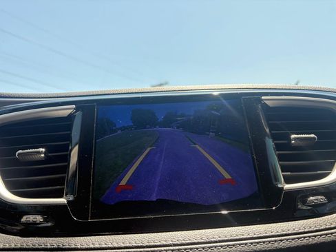 Used 2017 Chrysler Pacifica Limited w/ UConnect Theater Package FWD image 22
