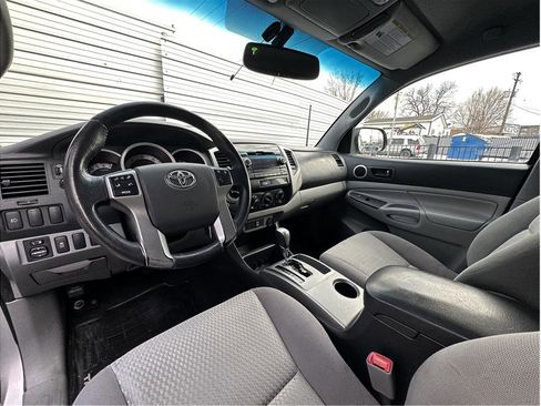 Used 2012 Toyota Tacoma 4x4 Double Cab image 2