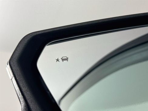 Used 2024 Chevrolet Equinox RS FWD image 33