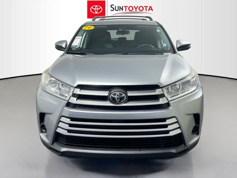 Used 2019 Toyota Highlander LE AWD/4WD image 10