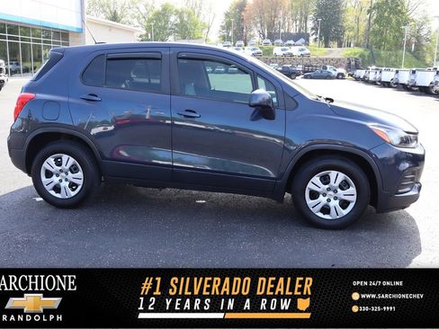 Used 2019 Chevrolet Trax LS FWD image 1