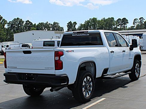 Used 2025 Chevrolet Silverado 2500 Custom w/ Custom Convenience Package AWD/4WD image 5