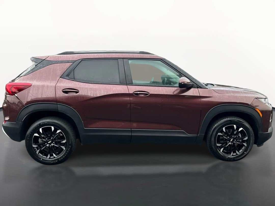 Used 2022 Chevrolet TrailBlazer LT AWD/4WD image 2