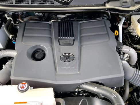 Used 2025 Toyota Tundra SR5 w/ SR5 Convenience Package AWD/4WD image 30