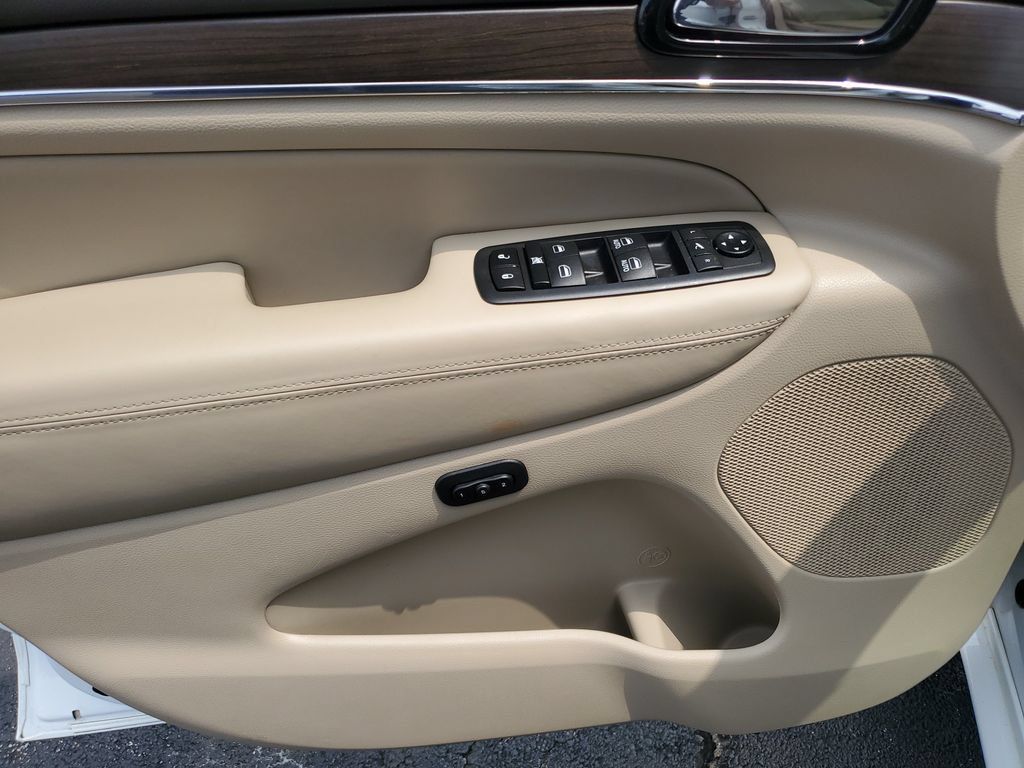 Used 2020 Jeep Grand Cherokee Overland AWD/4WD image 20