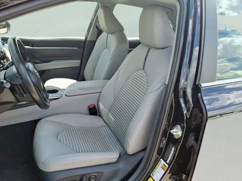 Used 2023 Toyota Camry SE FWD image 12