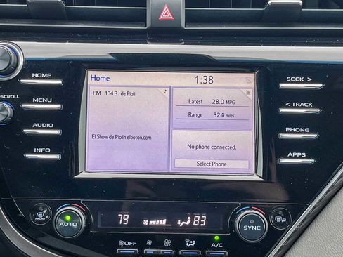 Used 2018 Toyota Camry XLE image 13