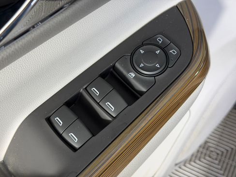 Used 2019 GMC Acadia SLE FWD image 25