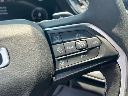 New 2025 Jeep Grand Cherokee Laredo w/ Luxury Tech Group I image 28