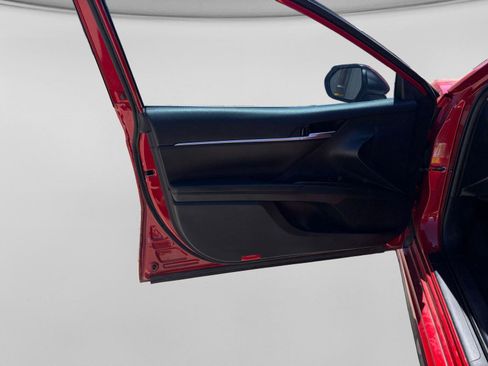 Used 2022 Toyota Camry SE w/ Carpet Mat Package (TMS) image 17