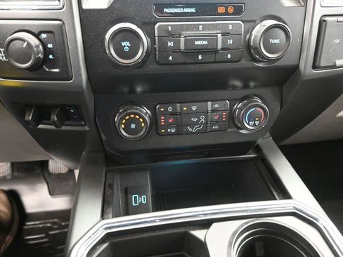 Used 2022 Ford F250 XLT w/ XLT Premium Package image 9