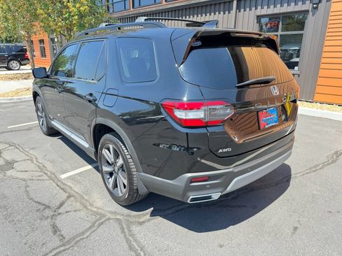 Used 2023 Honda Pilot Touring image 3