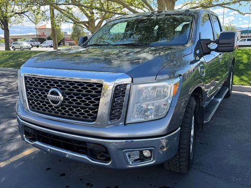Used 2017 Nissan Titan S AWD/4WD image 11