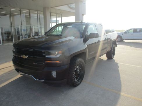 Used 2017 Chevrolet Silverado 1500 LT w/ All Star Edition AWD/4WD image 2