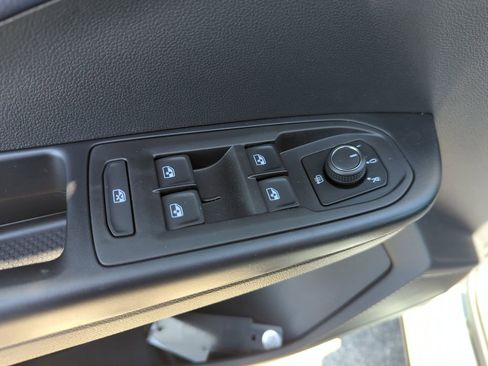 New 2026 Volkswagen Taos SEL image 30