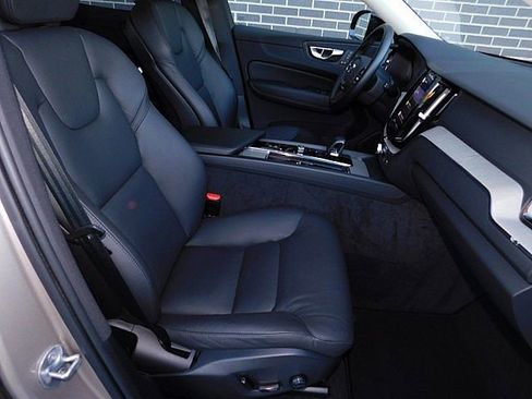 Certified 2025 Volvo XC60 B5 Plus image 22