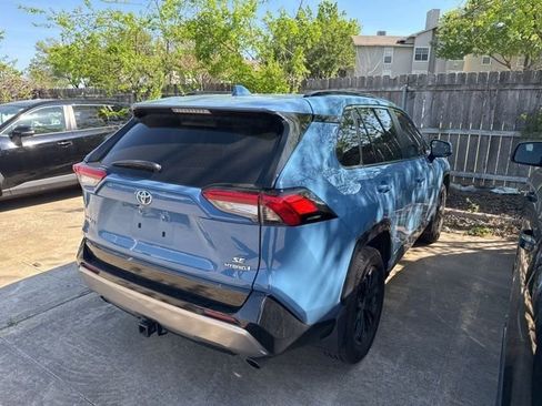 Used 2022 Toyota RAV4 SE w/ Convenience Package image 8