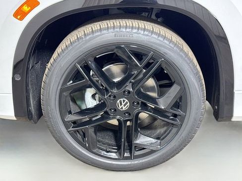 New 2026 Volkswagen Tiguan SE R-Line image 18