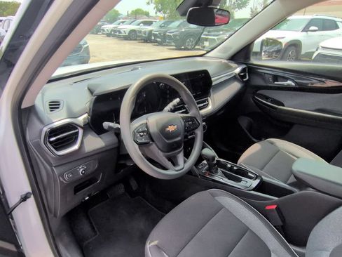 Used 2025 Chevrolet TrailBlazer LT AWD/4WD image 15