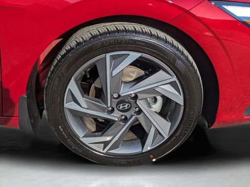 Certified 2025 Hyundai Elantra SEL image 11