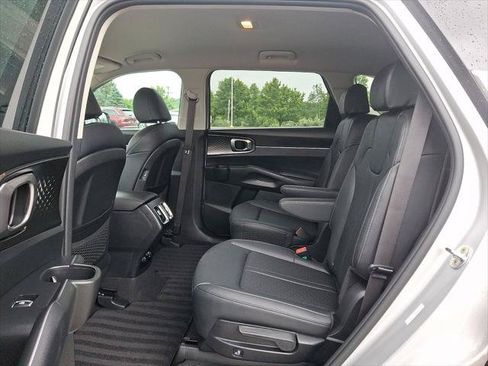 Used 2023 Kia Sorento EX AWD/4WD image 10