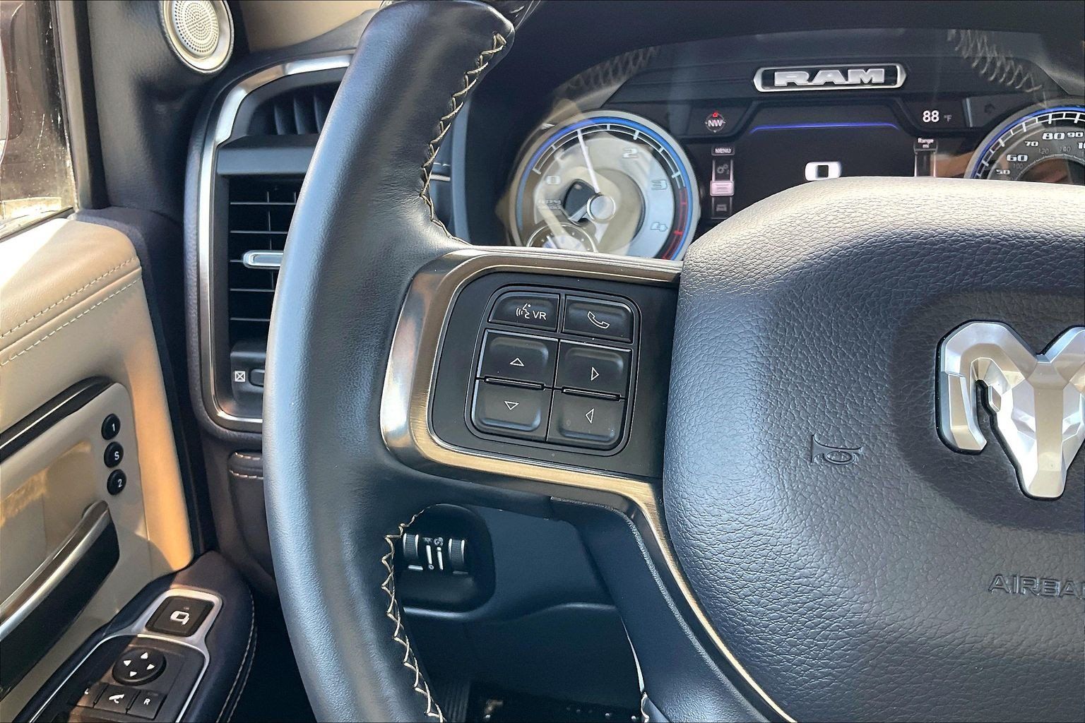 Used 2022 RAM 2500 Limited AWD/4WD image 23