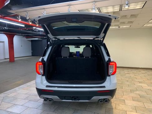 Used 2021 Ford Explorer King Ranch w/ Premium Technology Package image 32