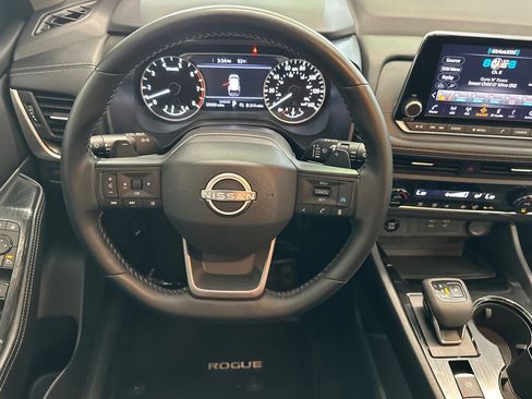 Used 2025 Nissan Rogue SV FWD image 16
